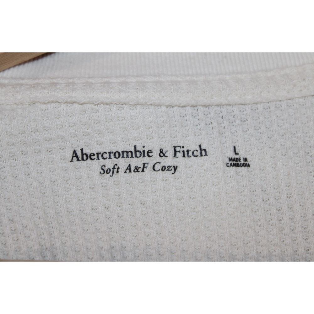 Abercrombie & Fitch Soft AF Cozy Cream Collared Long Sleeve V-Neck Sweater Sz L - Picture 3 of 6